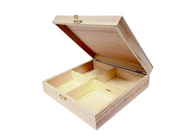 Dřevěná krabička čtverec 4 přihrádky 19,5cm