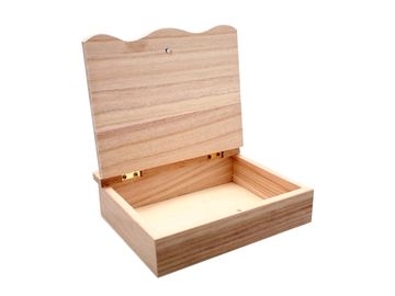 Dřevěná krojená krabička s magnetem