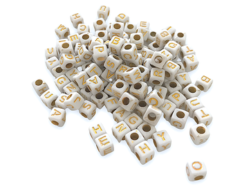 Plastové korálky kostky bílé 20g - zlatá abeceda